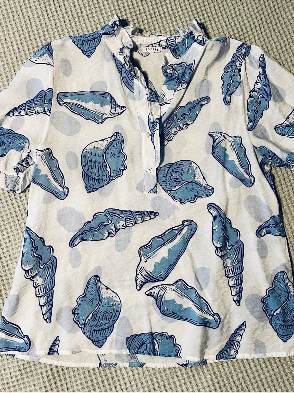 JODIFL Seashell Print Flutter Sleeve Henley Style Blouse